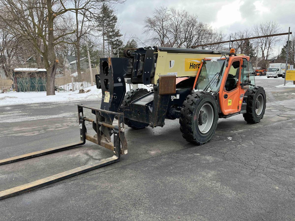 2018 JLG 1255