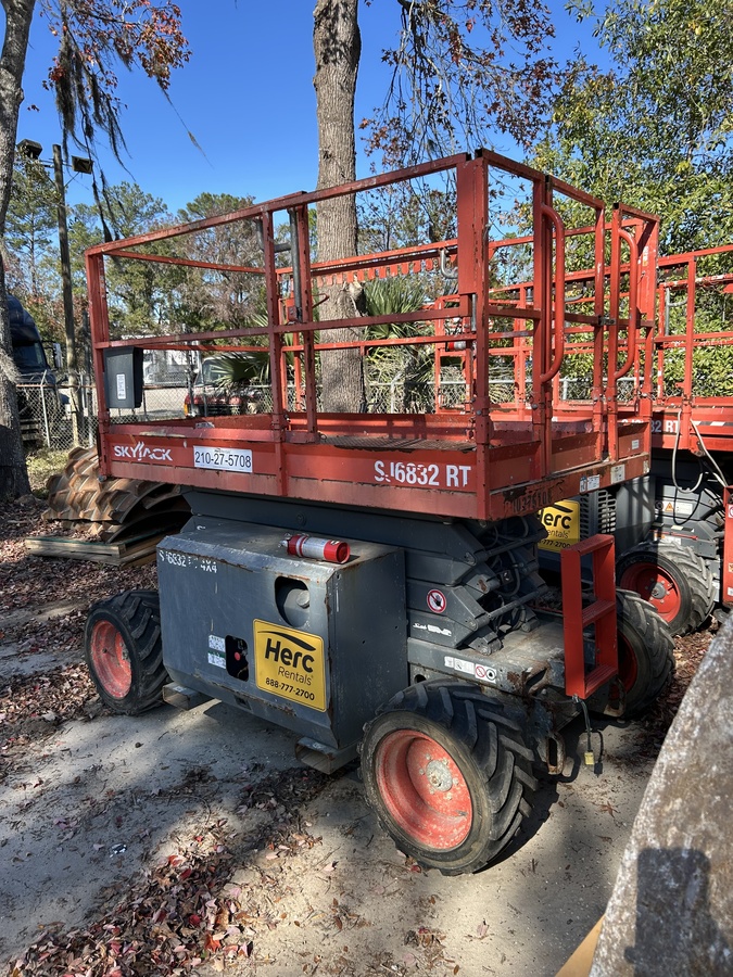 2019 Skyjack SJ-6832RT-2