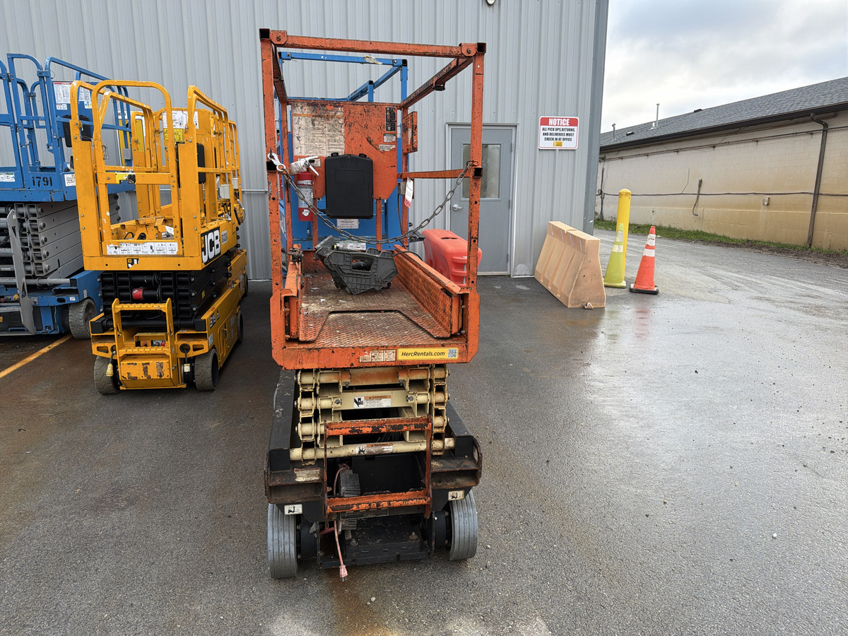 2017 JLG 1932R-3
