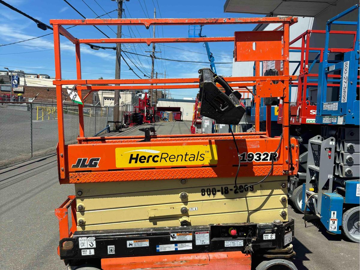 2017 JLG 1932R