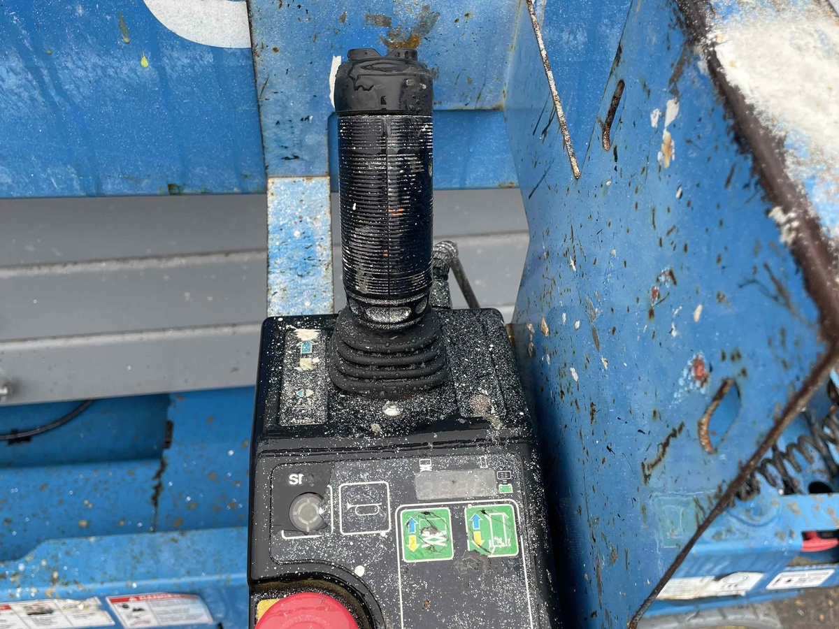 2017 Genie GS-3246-8