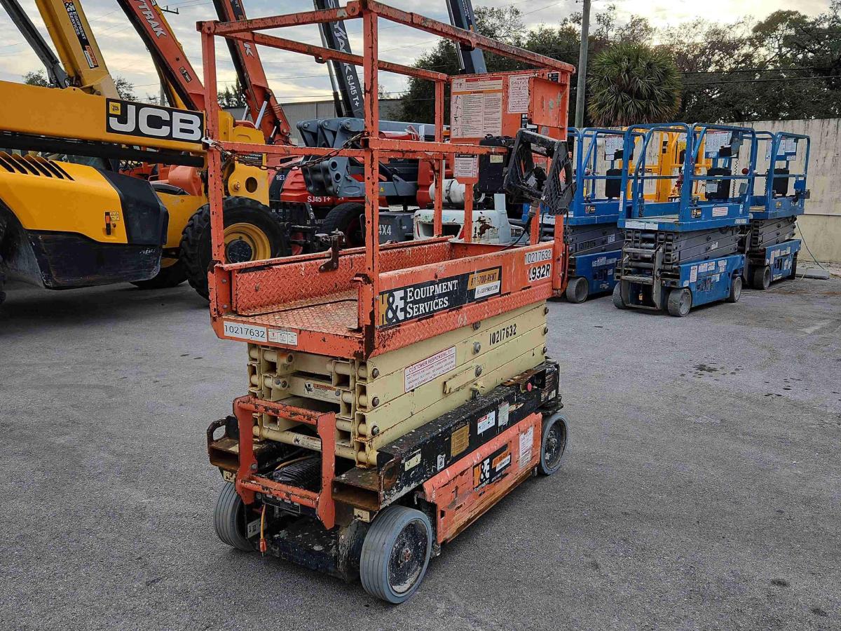 2017 JLG 1932R