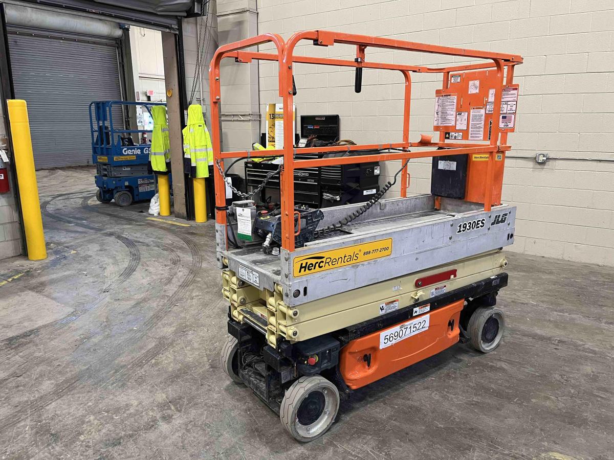 2013 JLG 1930ES
