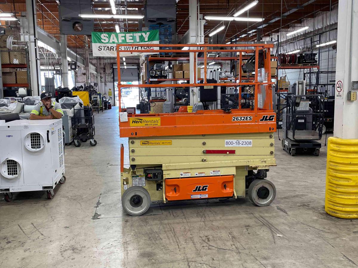2017 JLG 2632ES