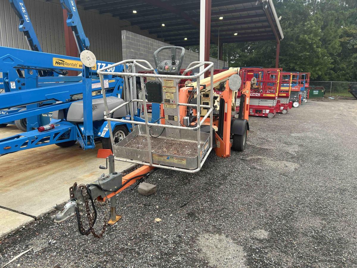 2017 JLG T350