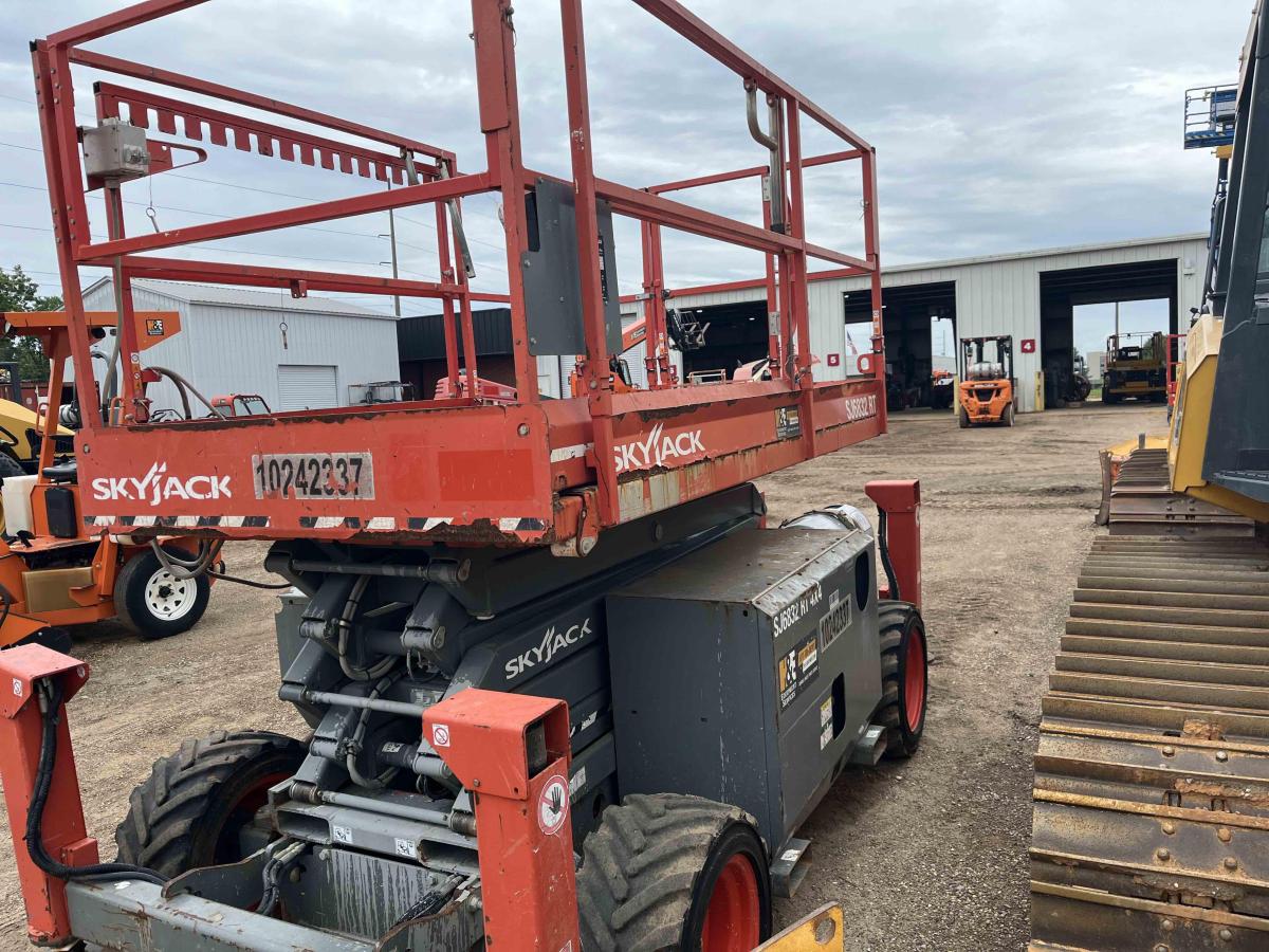 2018 Skyjack SJ-6832RT-2