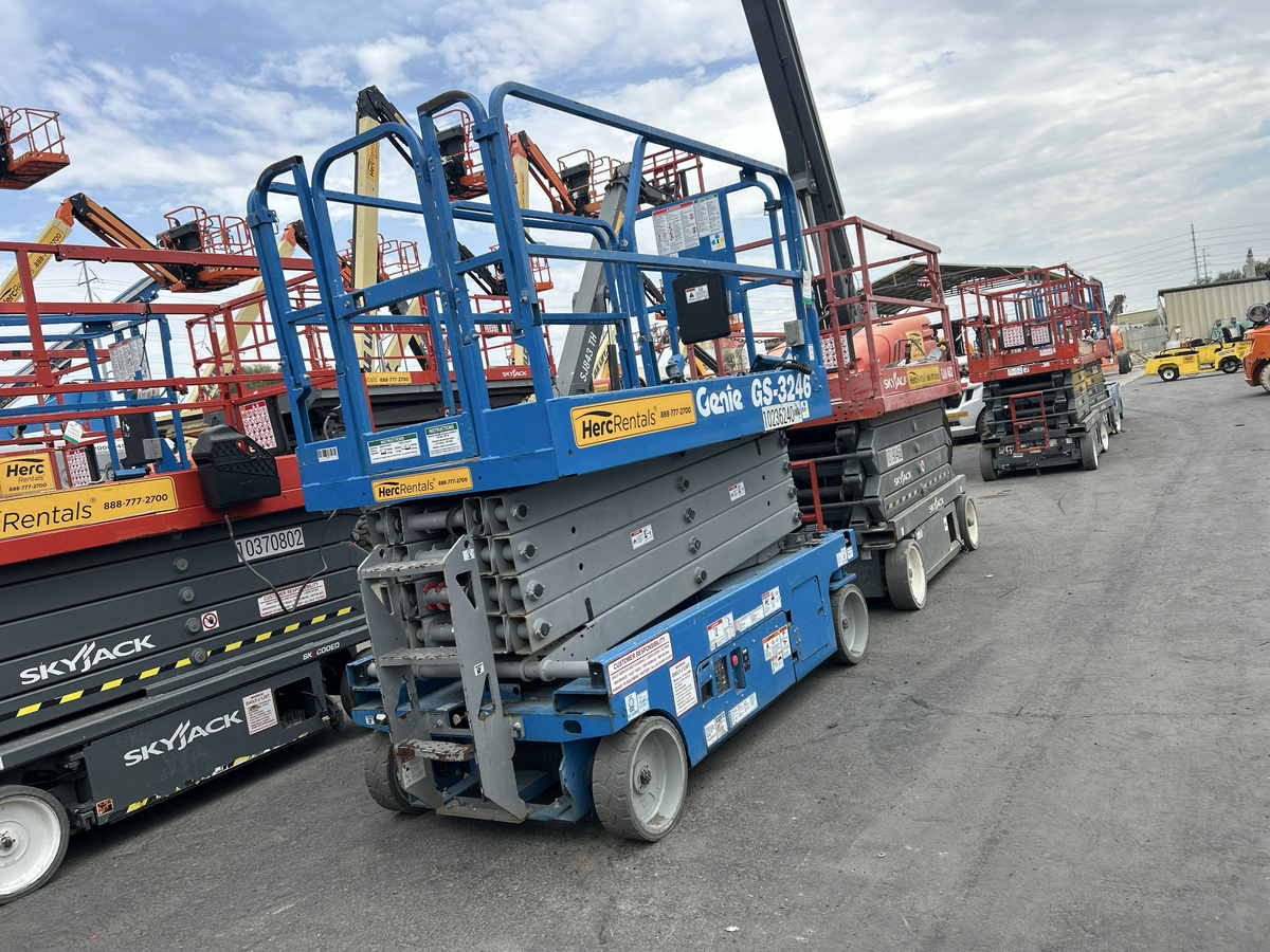 2018 Genie GS-3246