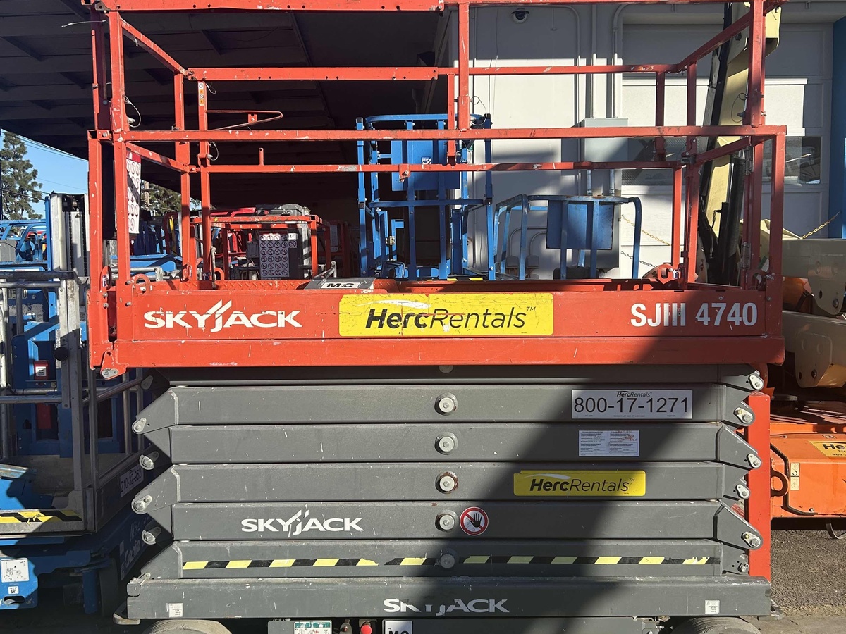 2017 Skyjack SJ4740