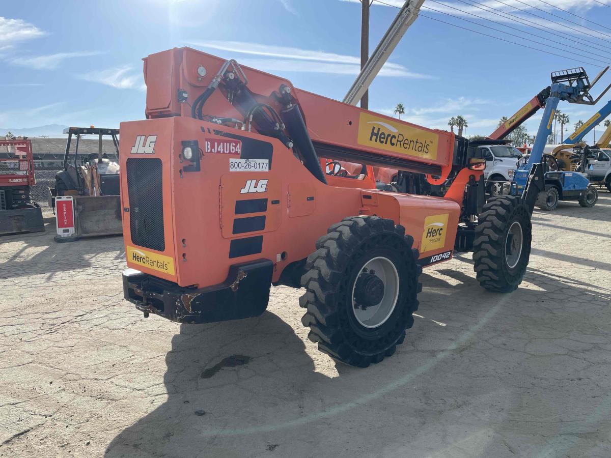 2019 SkyTrak 10042