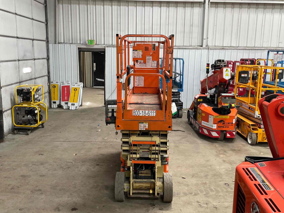 2017 JLG 2632ES