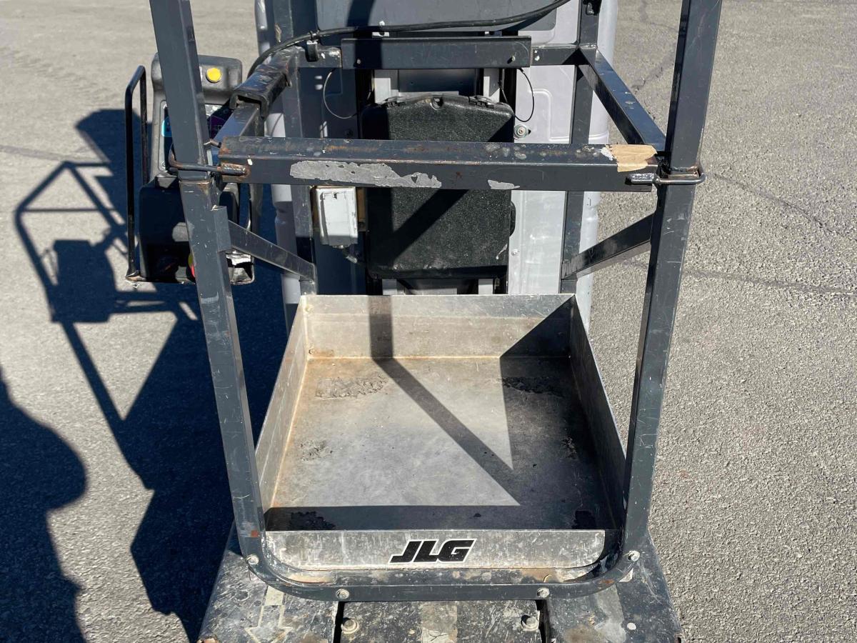 2017 JLG 20MVL