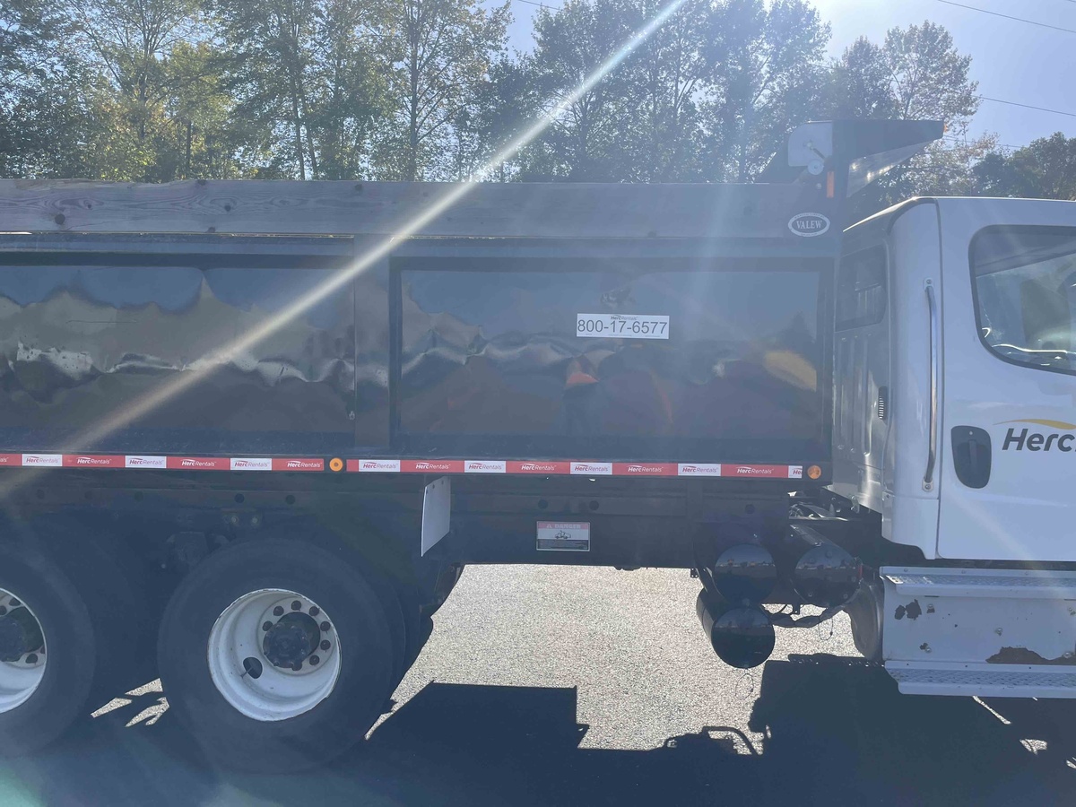 2018 Freightliner M2106-8