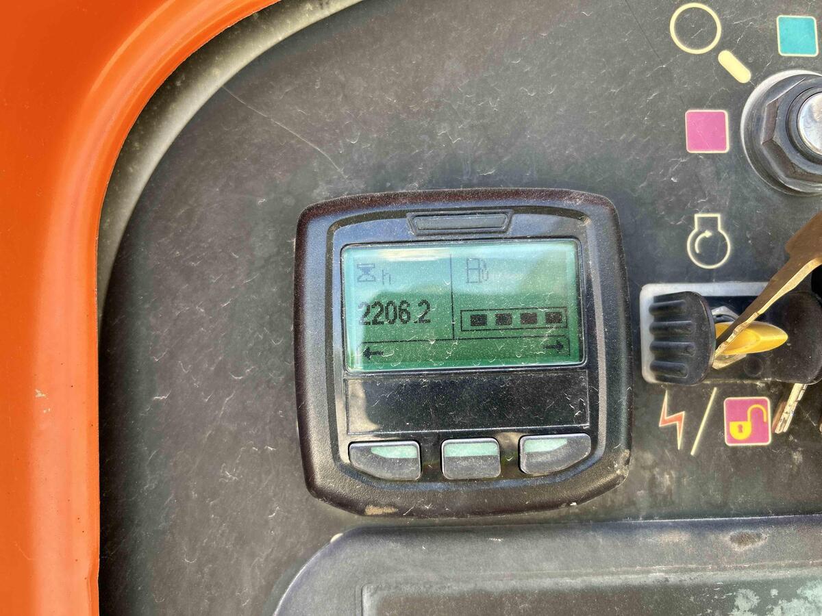 2017 JLG 400S-9