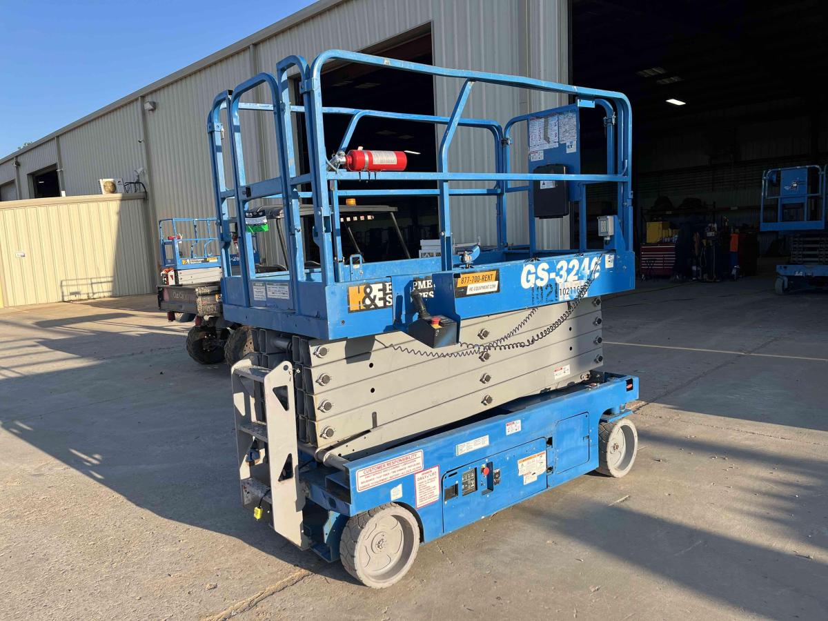 2017 Genie GS-3246-3