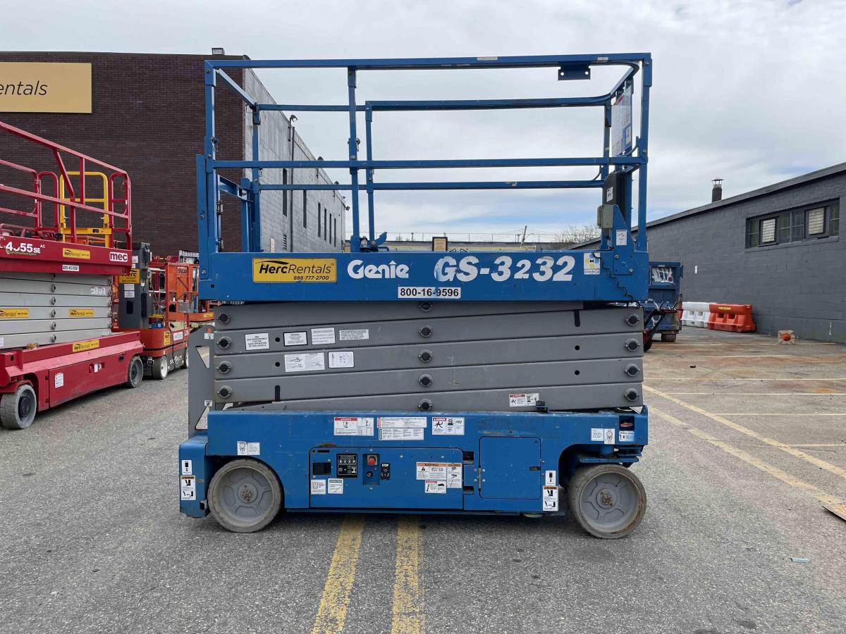 2017 Genie GS-3232