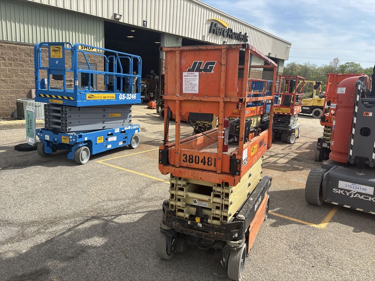 2017 JLG 1932R-2
