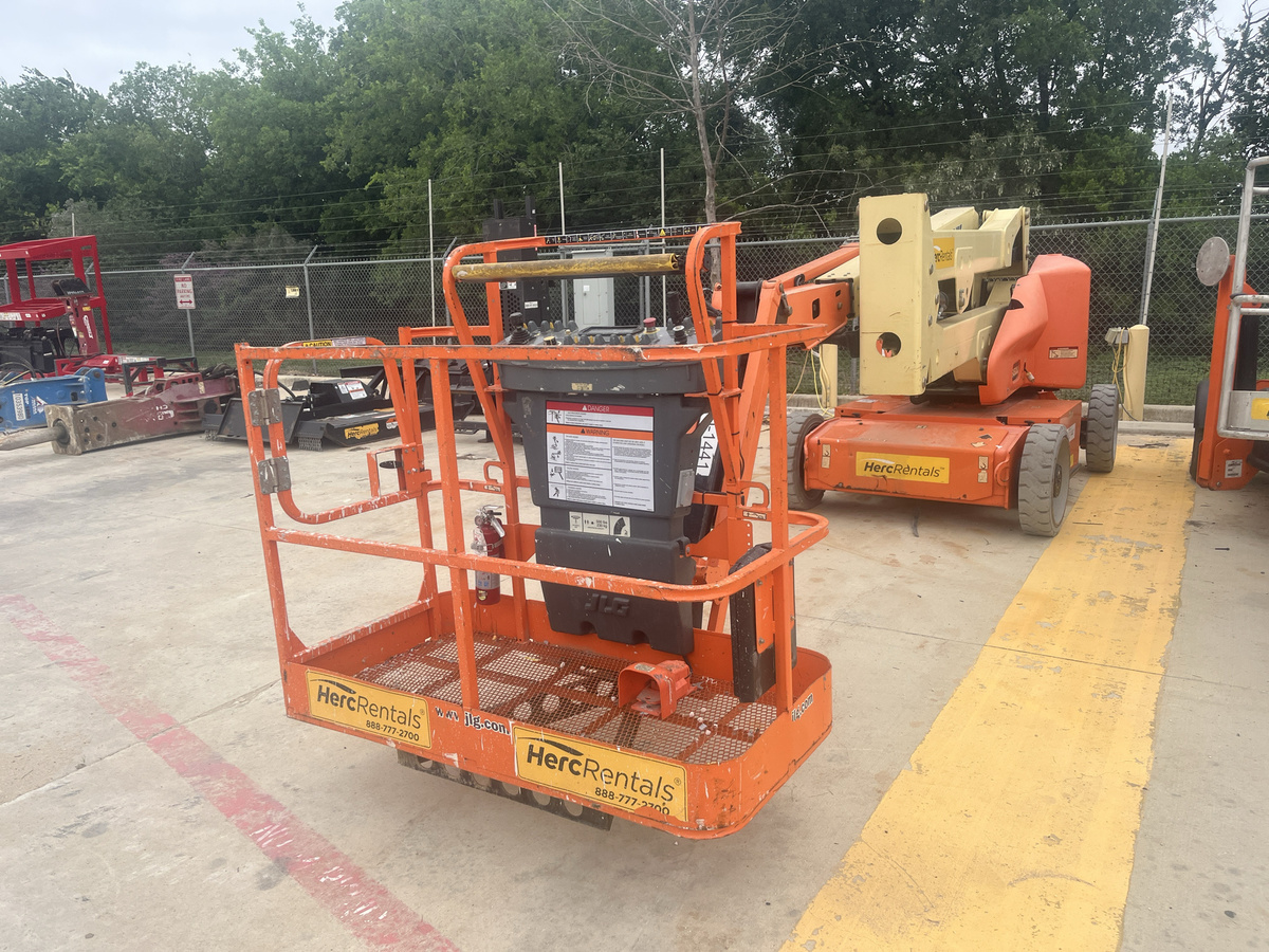 2018 JLG E450AJ-5
