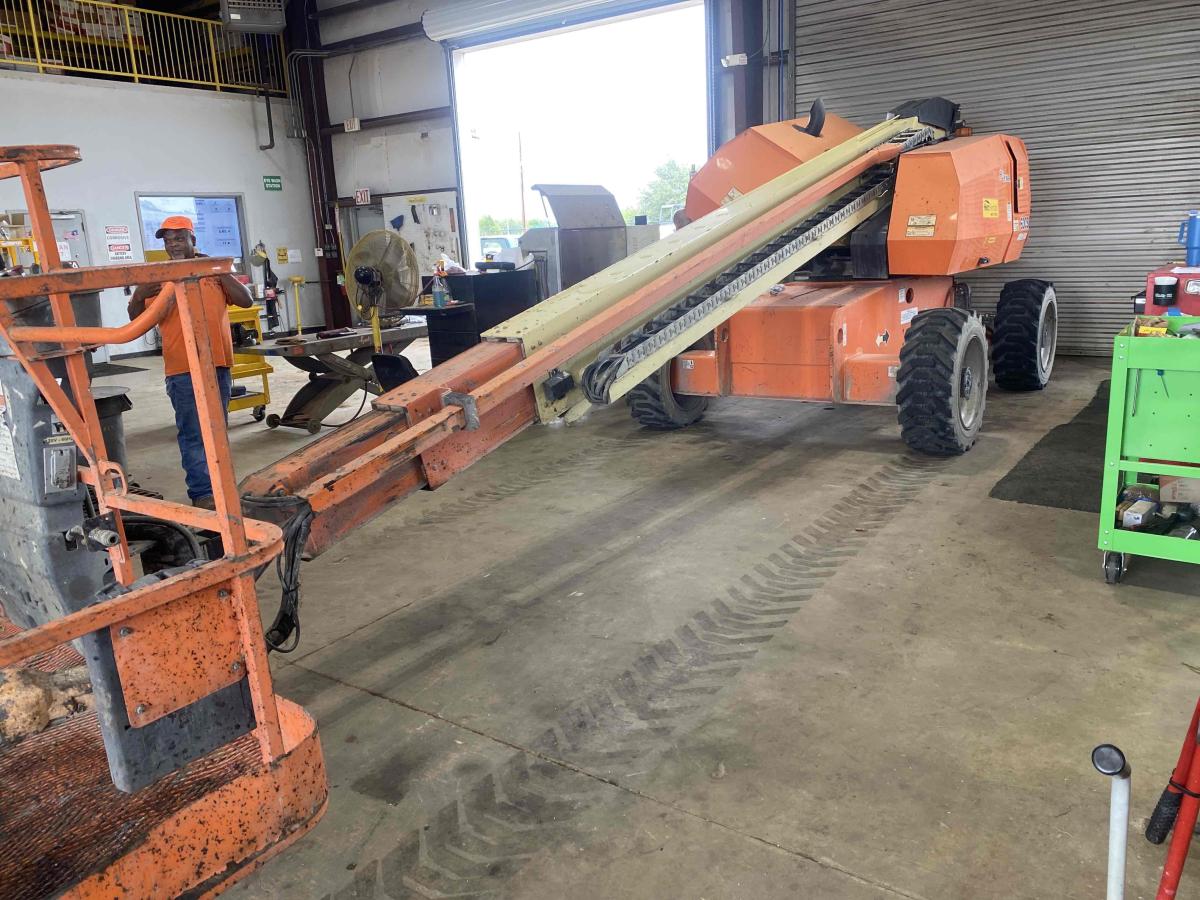 2013 JLG 600S