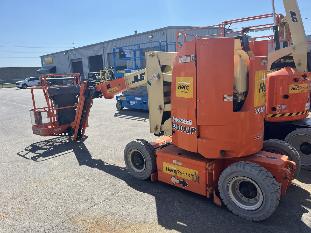 2018 JLG E300AJP-3