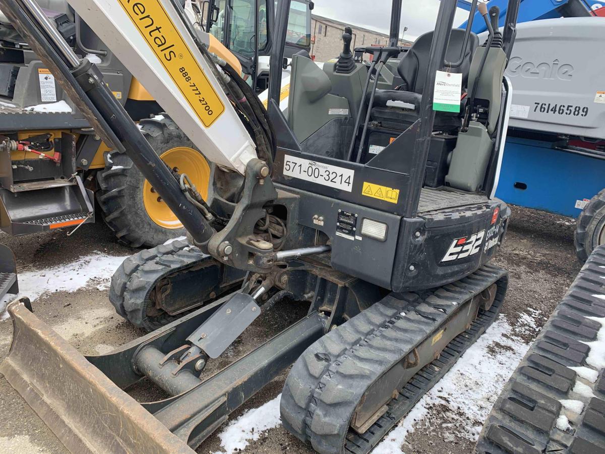 2019 Bobcat E32