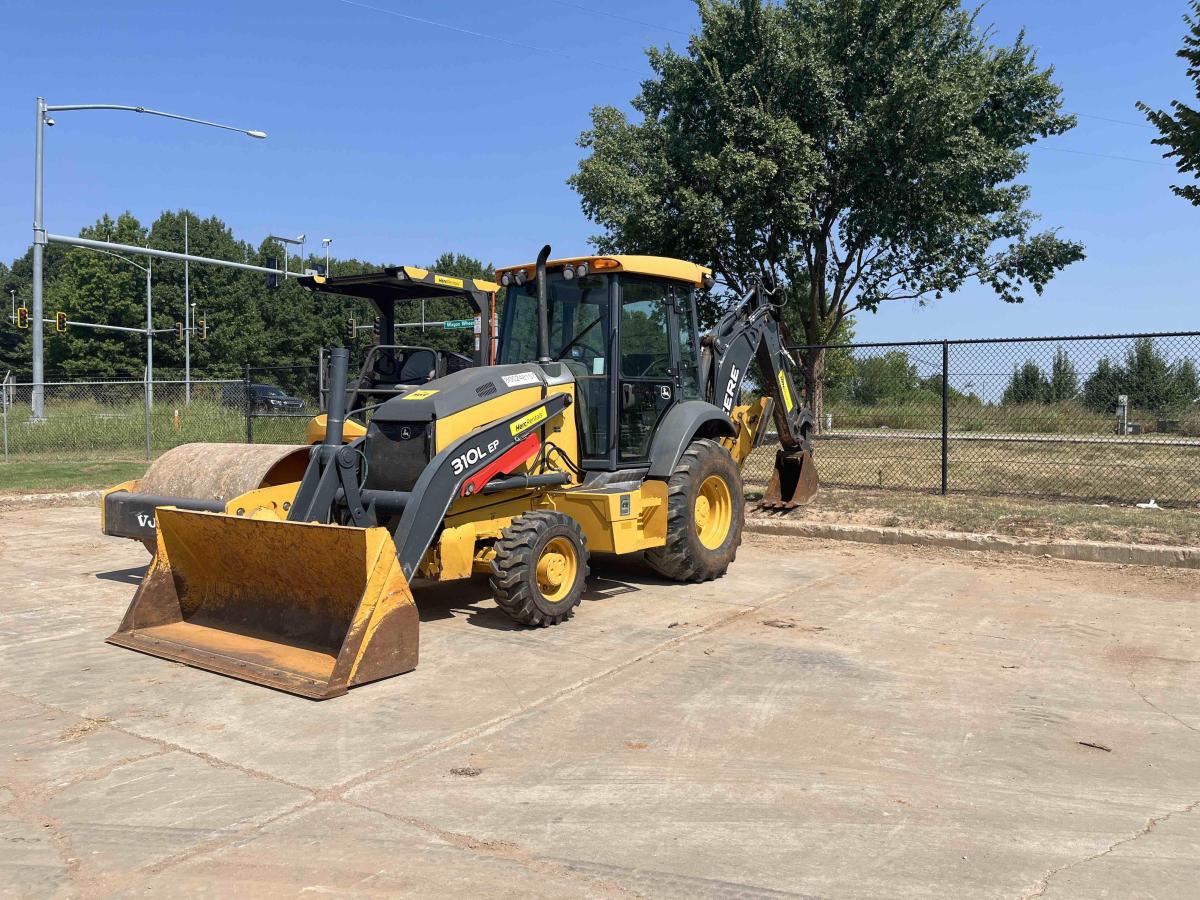 2019 John Deere 310L EP