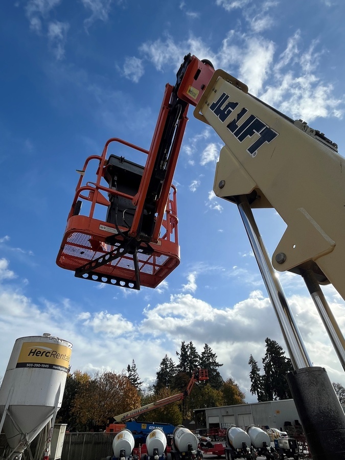 2017 JLG E300AJP-5