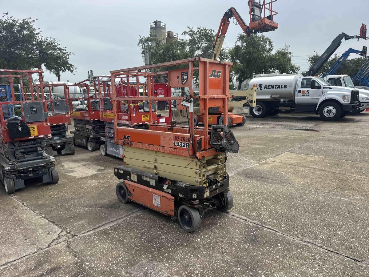 2017 JLG 1932R-6