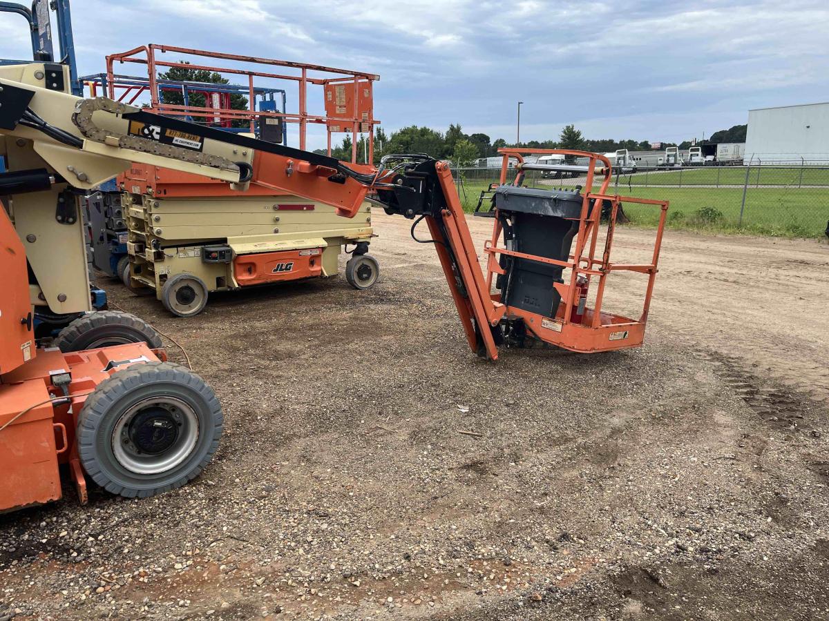 2017 JLG E300AJP-6