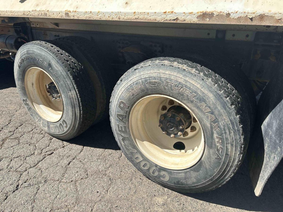 2016 Freightliner M2106-9