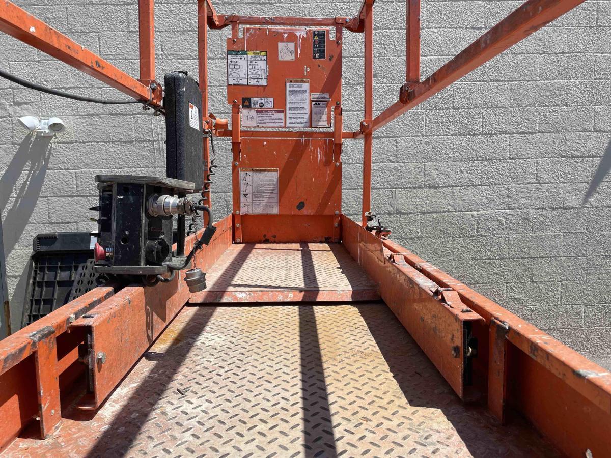 2017 JLG 2632ES-3