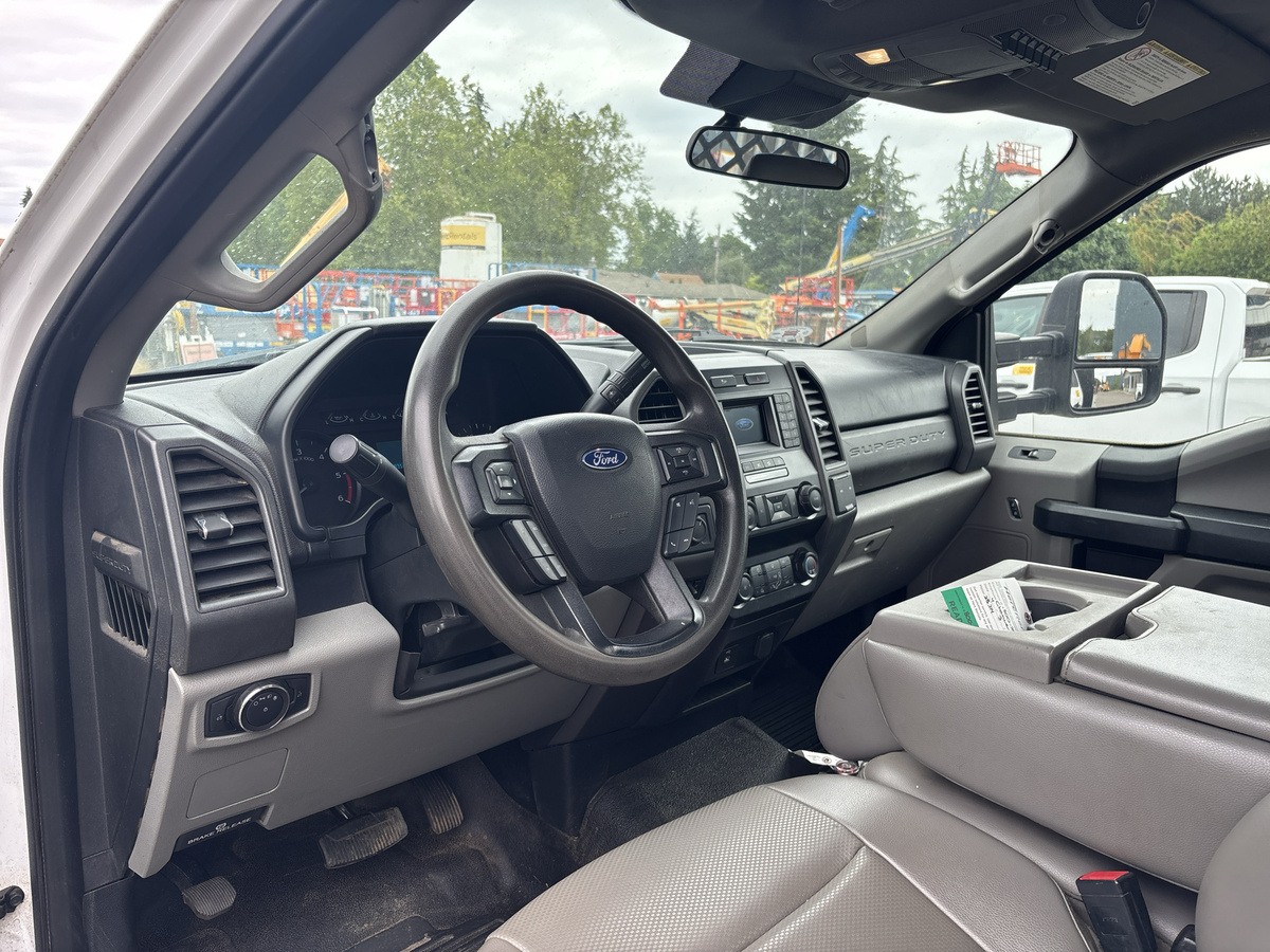 2020 Ford F550-9