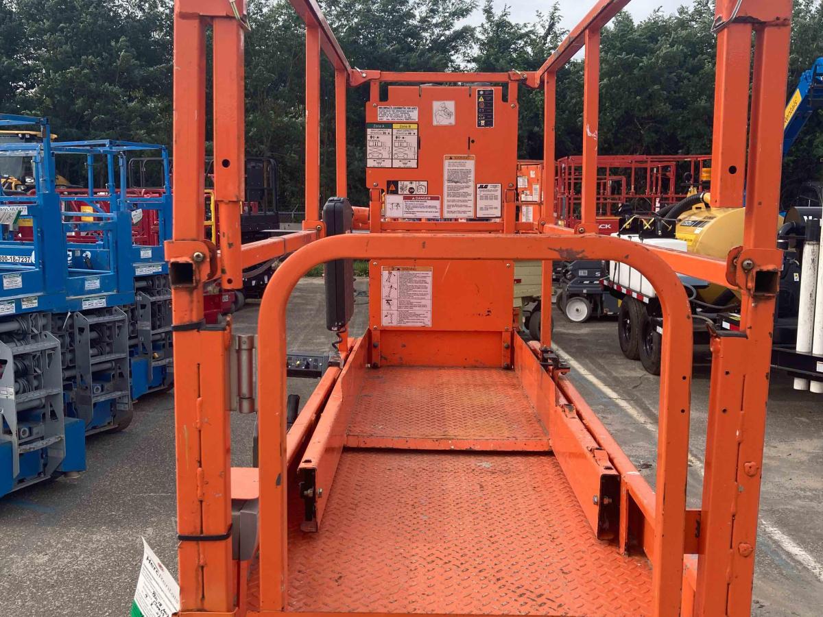 2017 JLG 2632ES