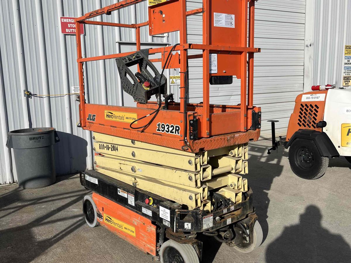 2017 JLG 1932R