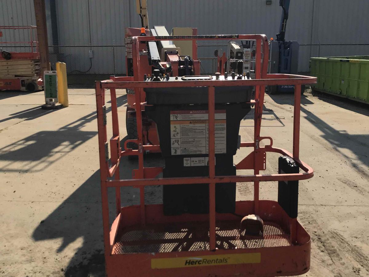 2016 JLG E300AJP-4