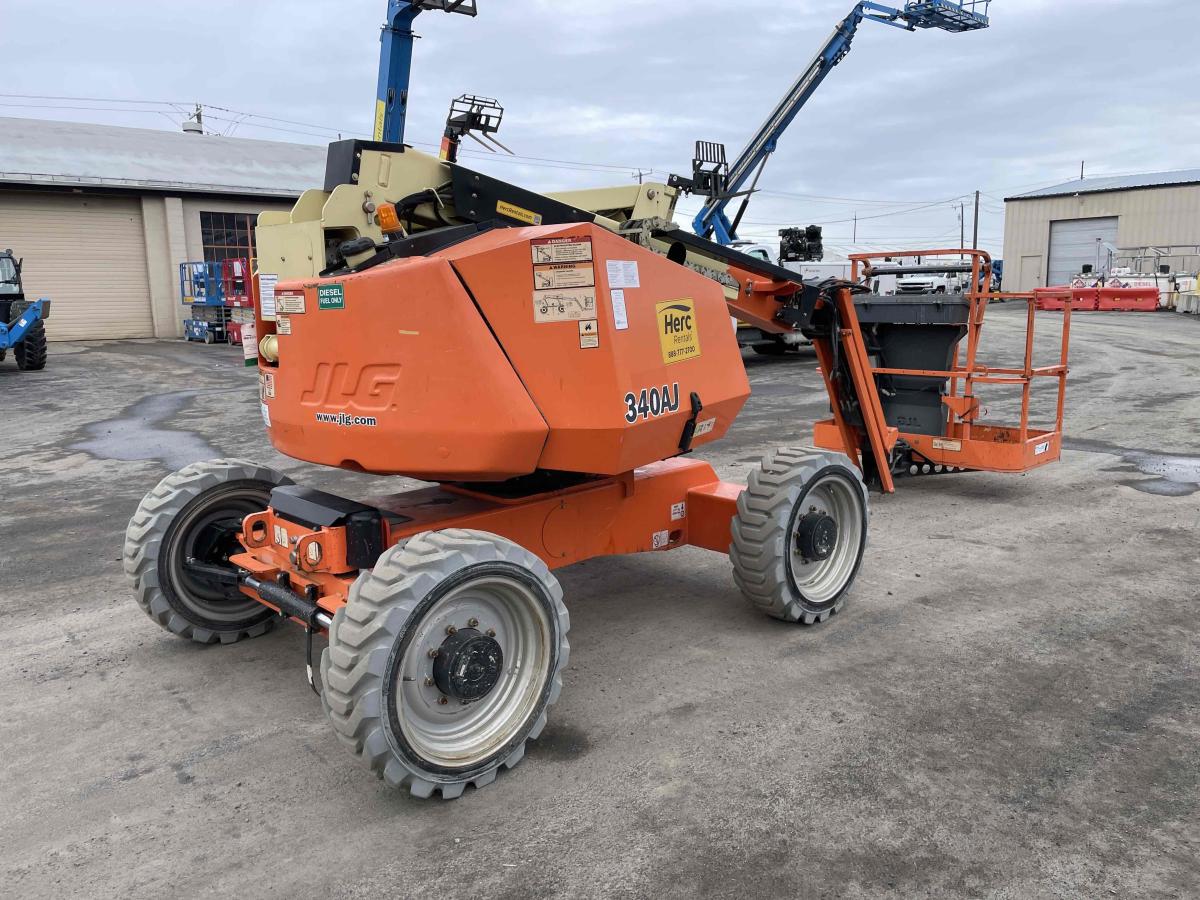 2018 JLG 340AJ
