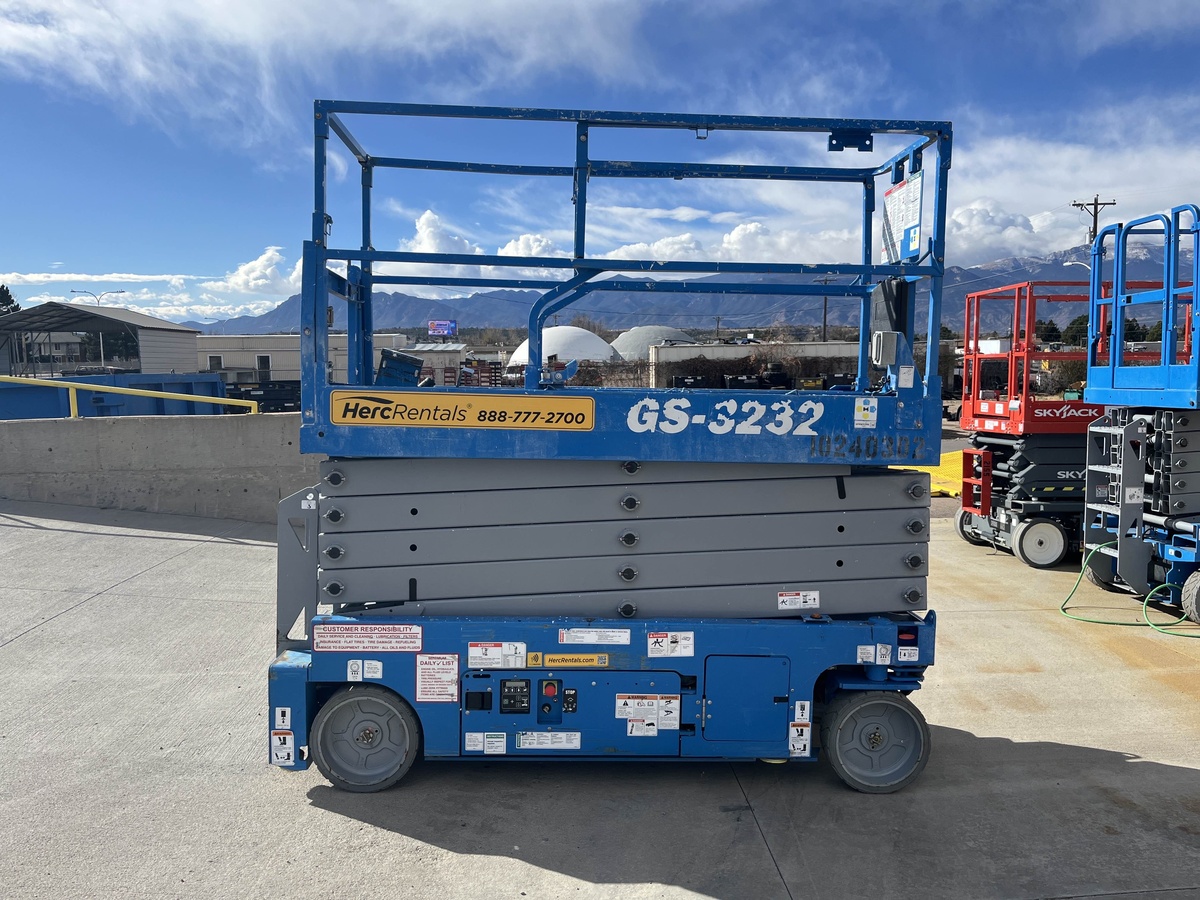 2018 Genie GS-3232