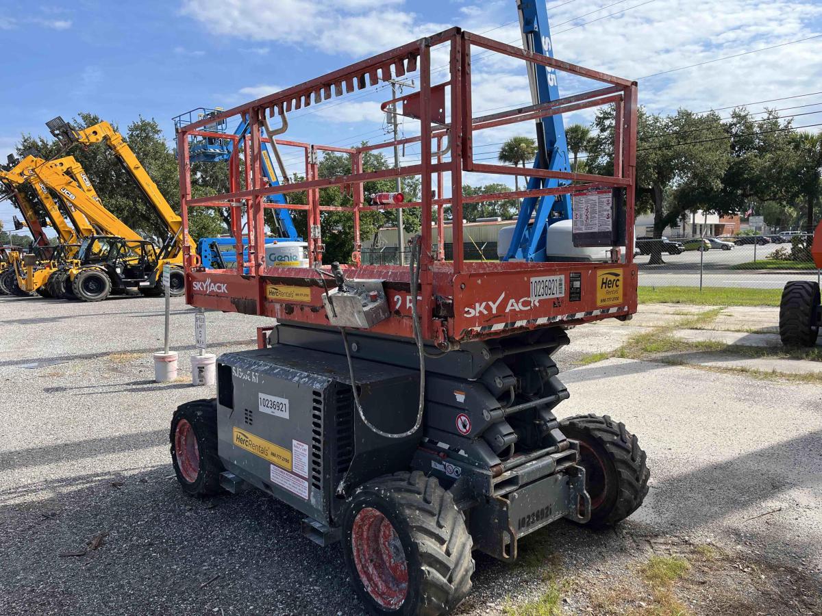 2018 Skyjack SJ-6832RT-2