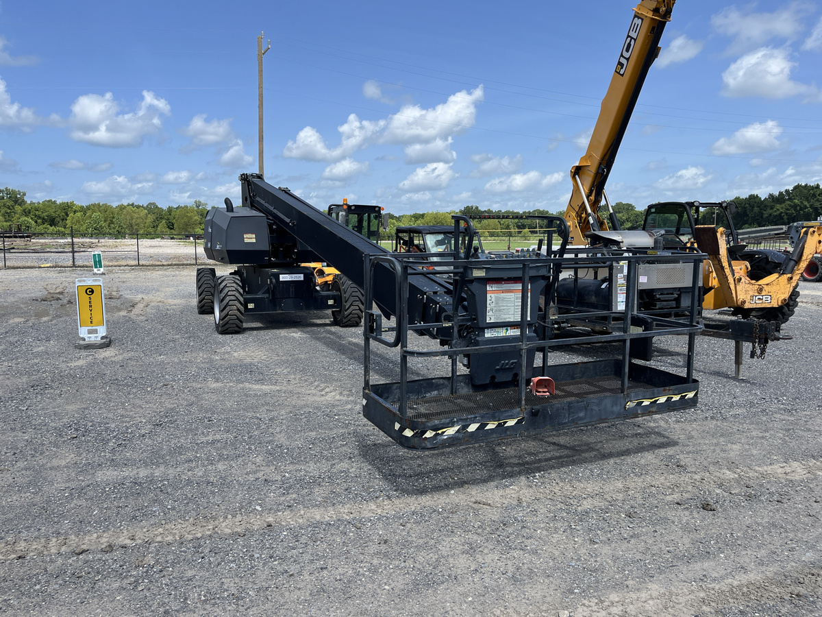 2020 JLG 800S-2