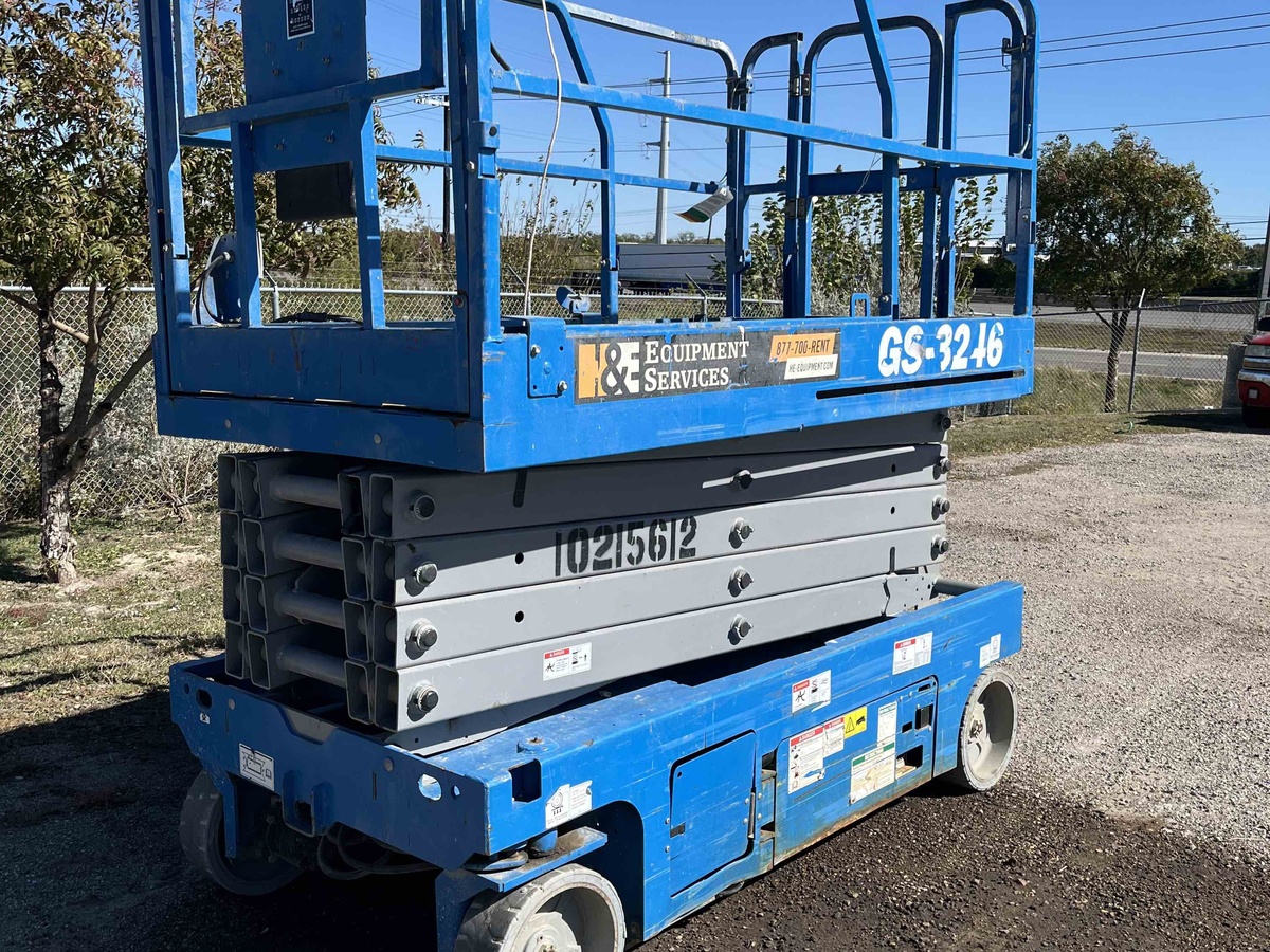 2017 Genie GS-3246-4