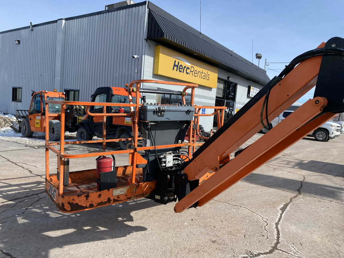 2017 JLG 800AJ-15