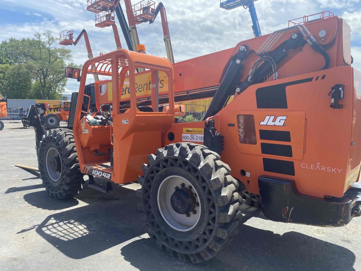 2019 SkyTrak 10042