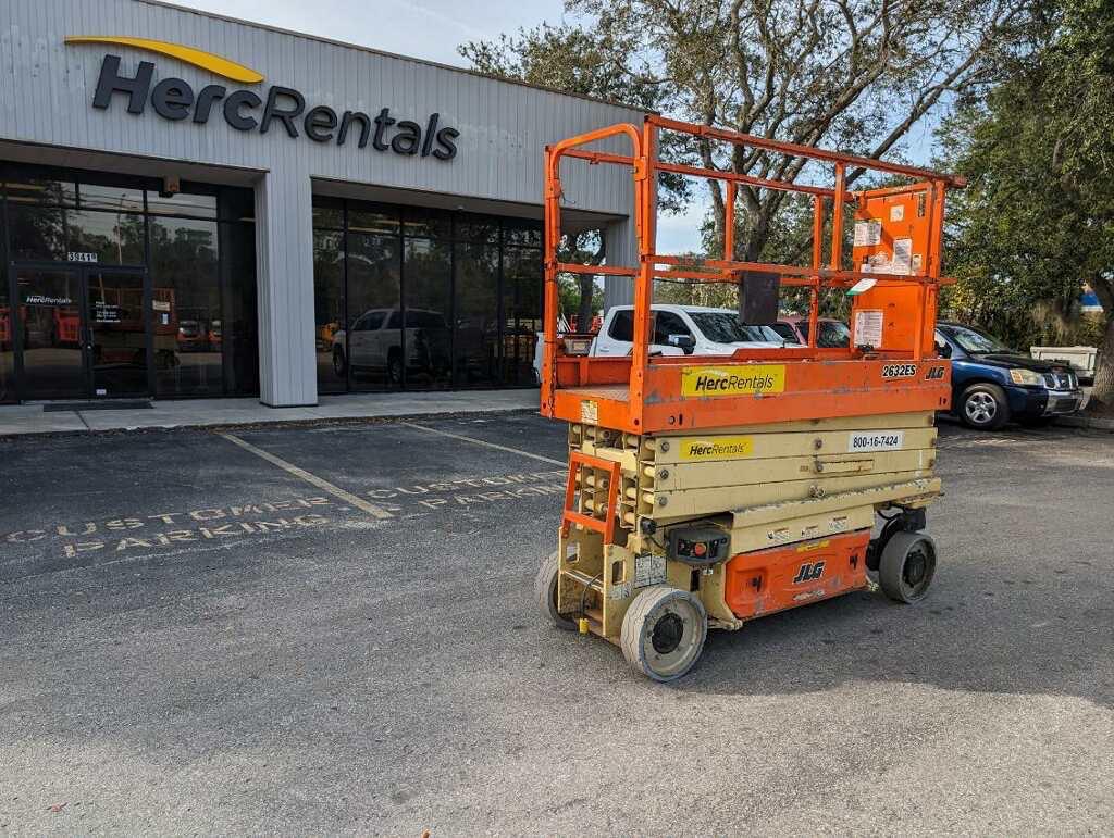 2017 JLG 2632ES