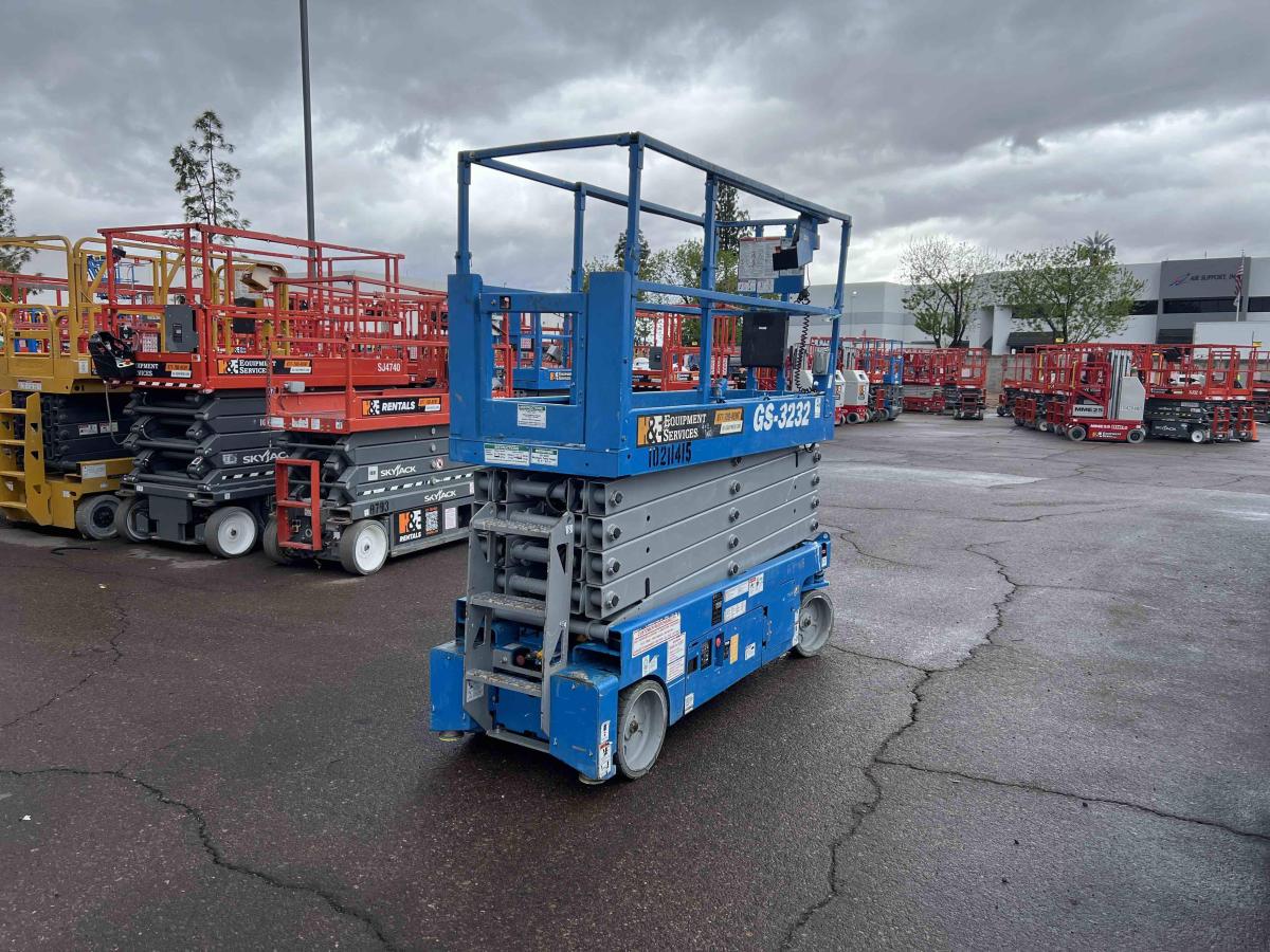 2017 Genie GS-3232