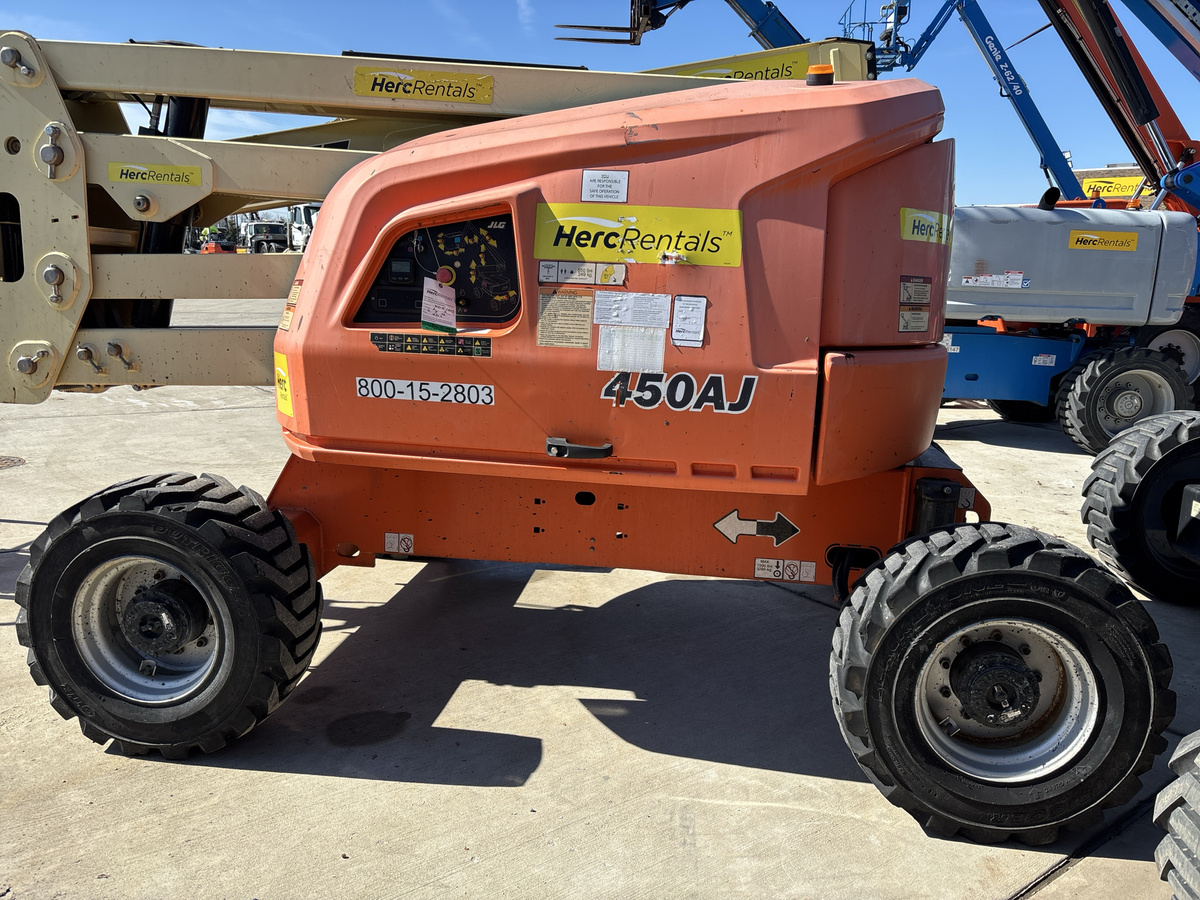 2017 JLG 450AJ-3