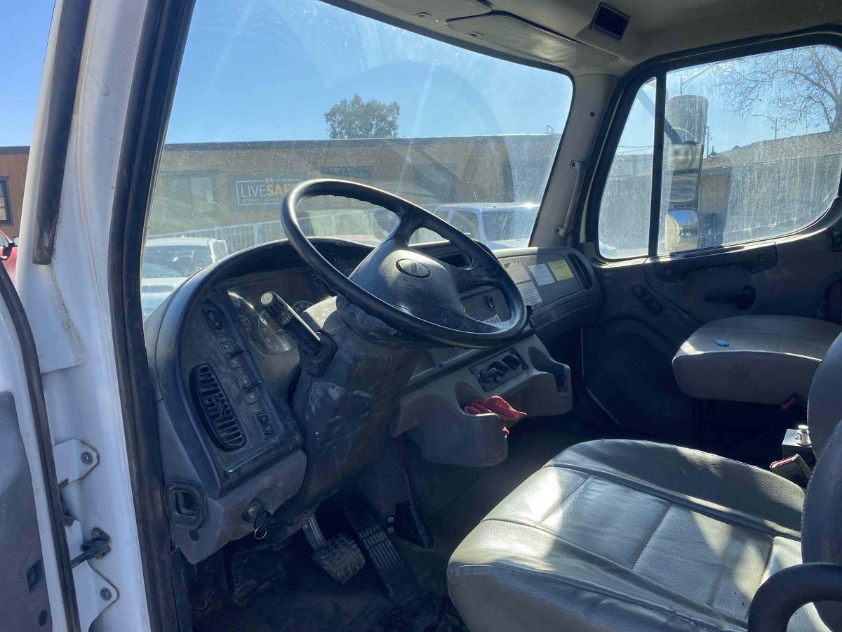 2019 Freightliner M2106
