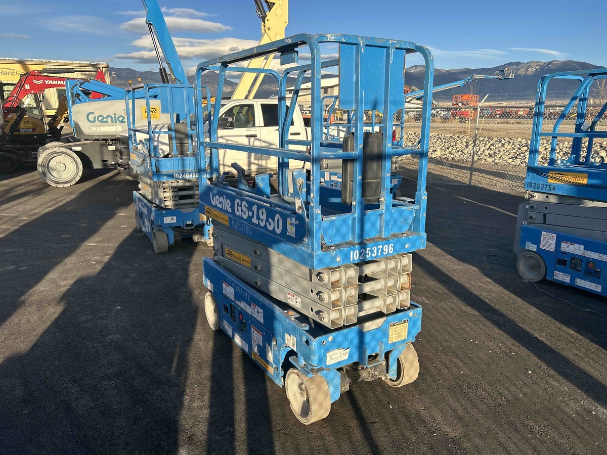 2018 Genie GS-1930