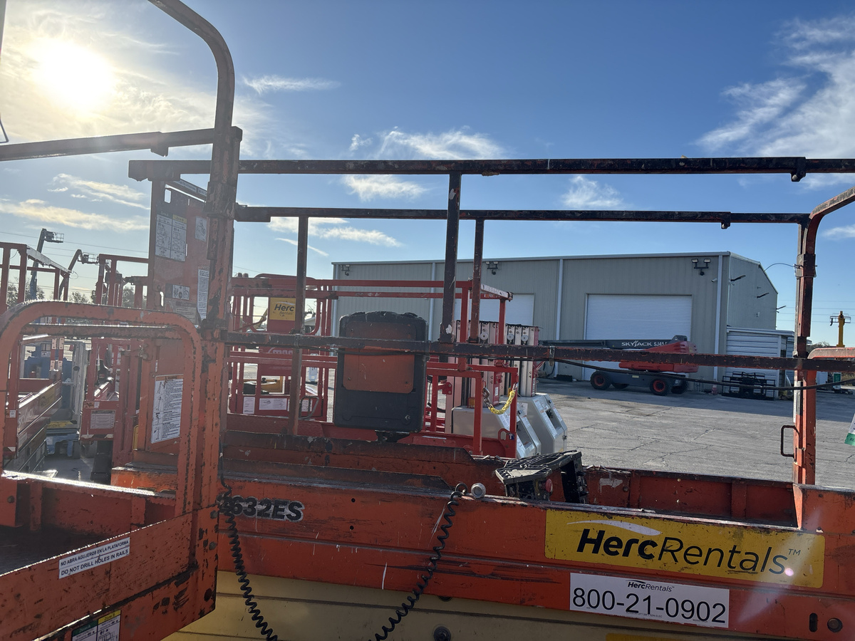 2018 JLG 2632ES-3