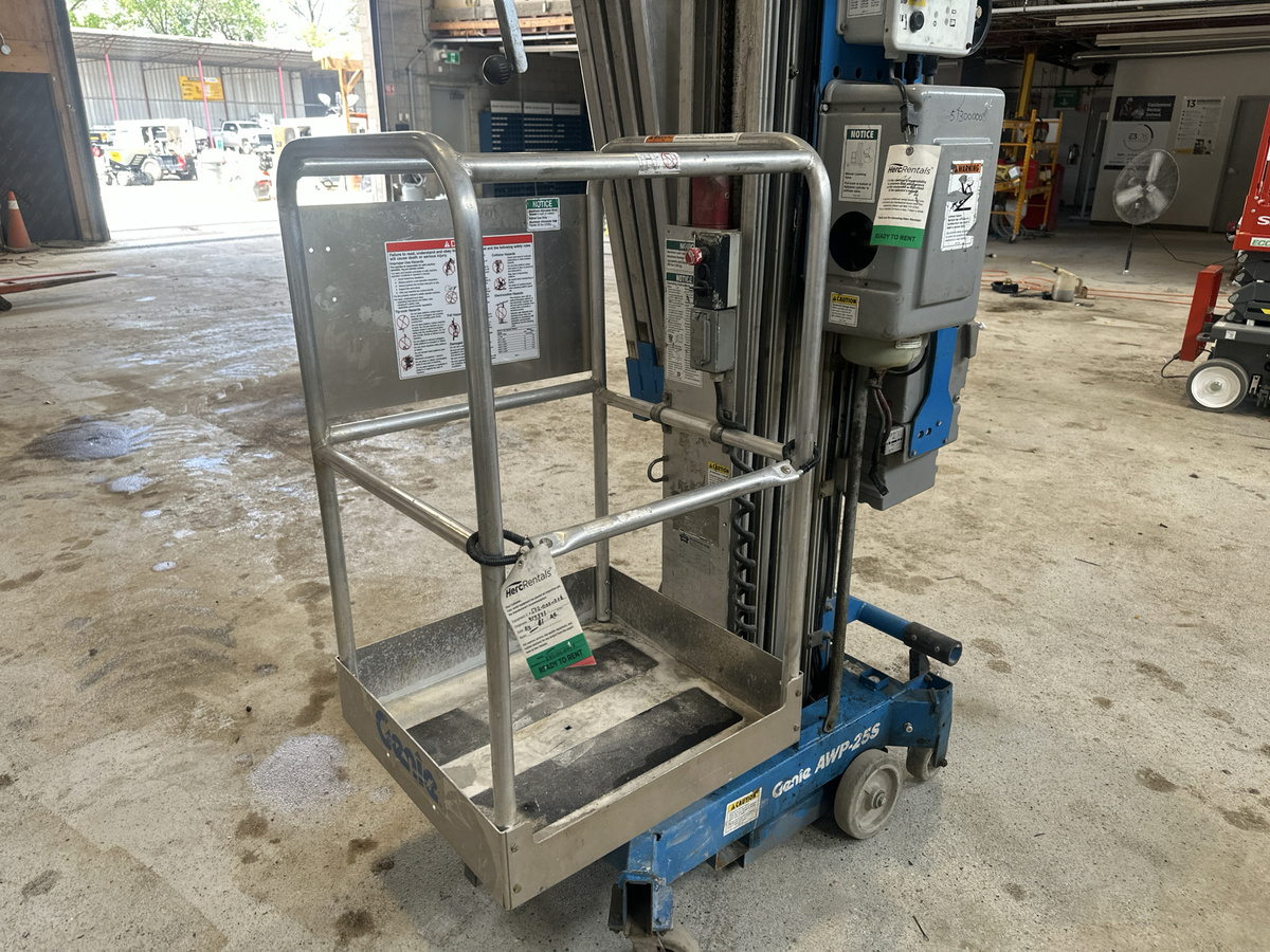 2004 Genie AWP-25S
