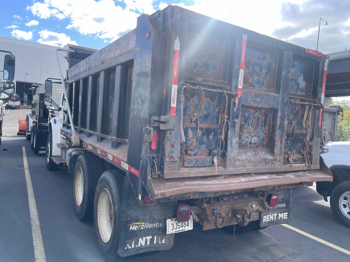 2016 Freightliner M2106-3