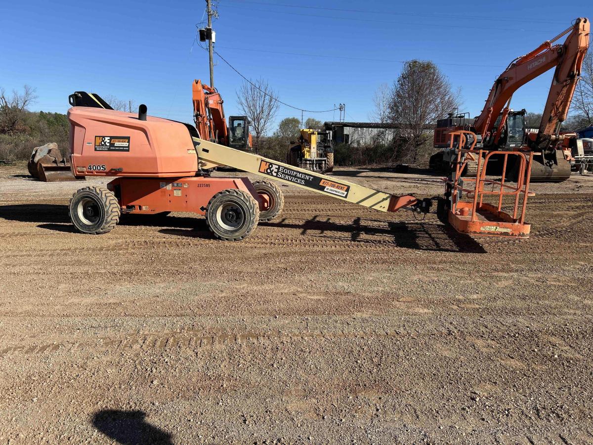 2016 JLG 400S